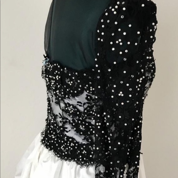 VICTORIAN BLACK AND WHITE MIDI VINTAGE PEPLUM CRYSTAL WEDDING DRESS - Picture 7 of 9
